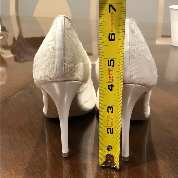 Monique Lhuillier White lace wedding shoes - Picture 6 of 6